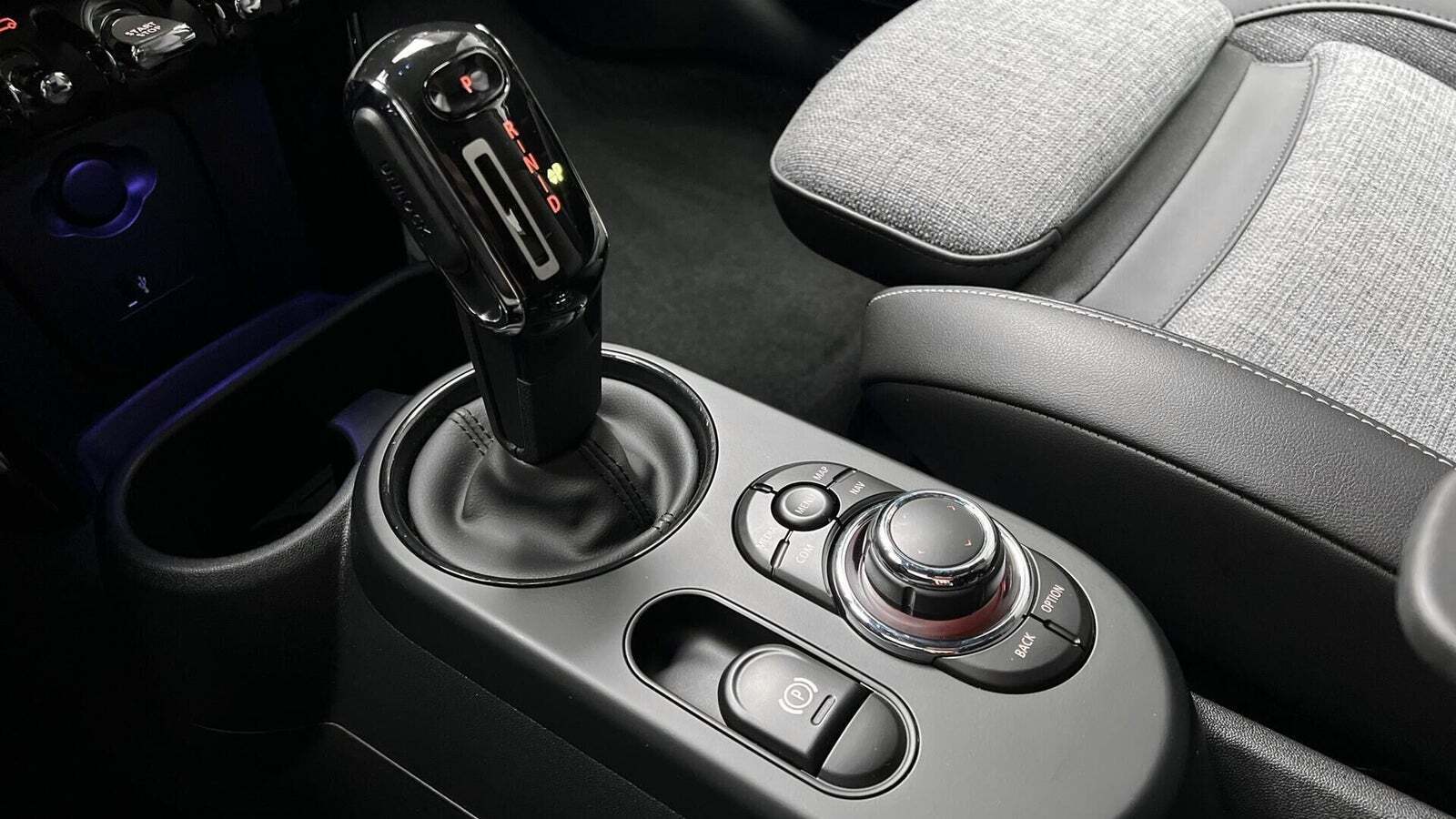 Hvid Mini Cooper SE fra 2023