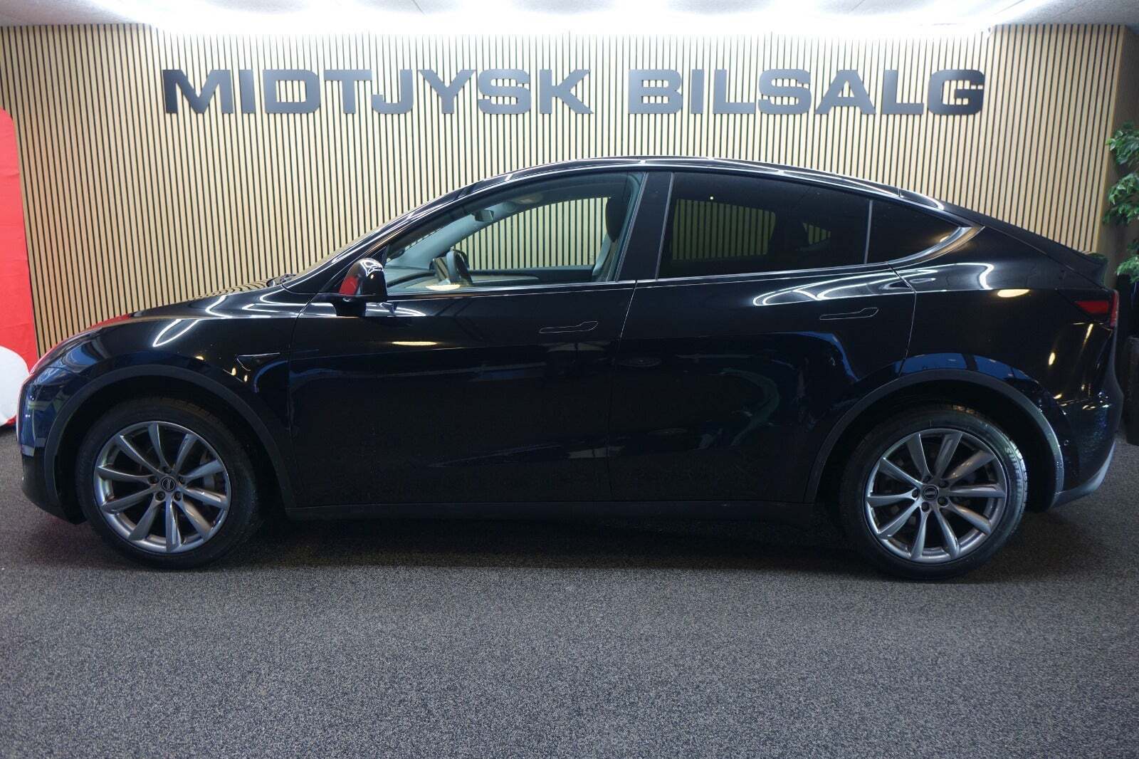 Tesla Model Y Long Range AWD