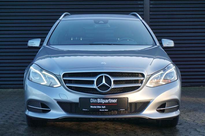 Grå Mercedes E220 fra 2014