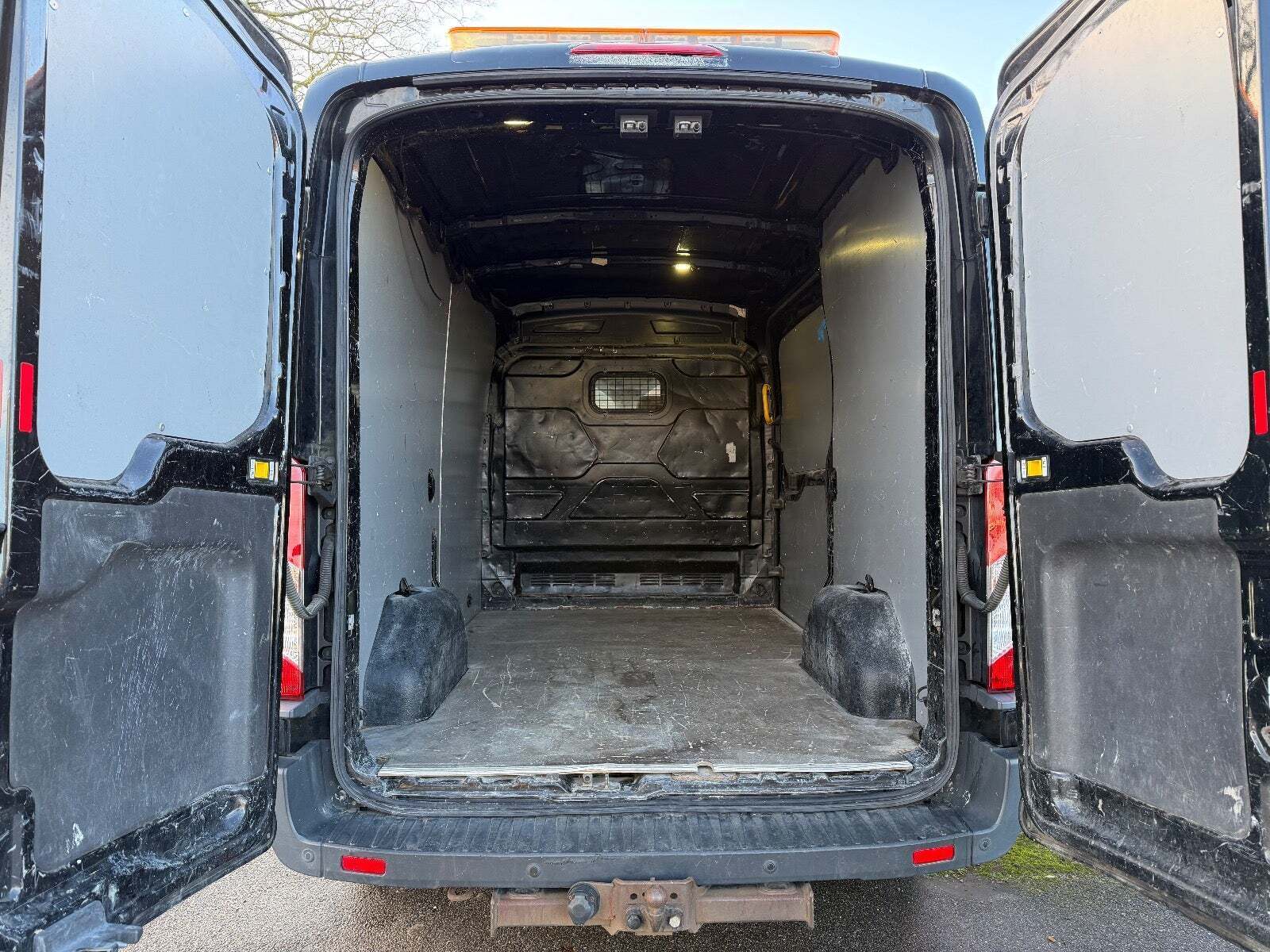 Sort Ford Transit 350 L2 Van fra 2017