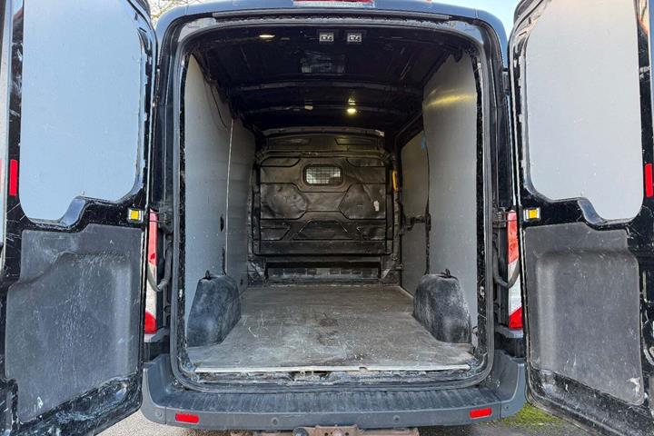 Sort Ford Transit 350 L2 Van fra 2017