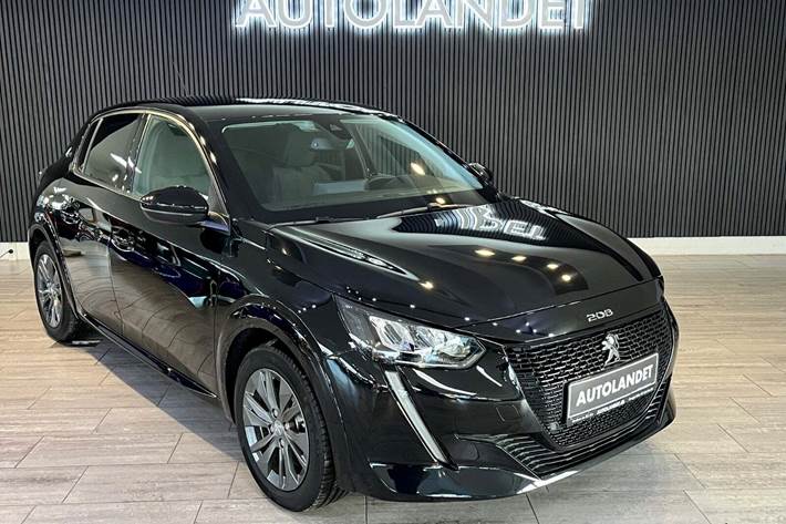 Sort Peugeot e-208 fra 2021 set udefra