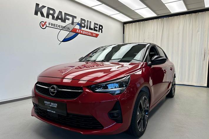 Rød Opel Corsa-e fra 2023 set udefra