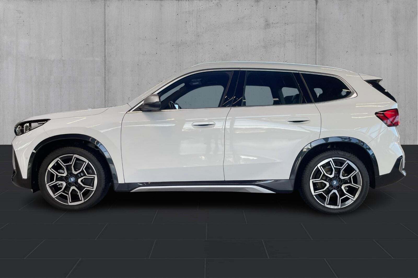 BMW iX1 xDrive30 X-Line