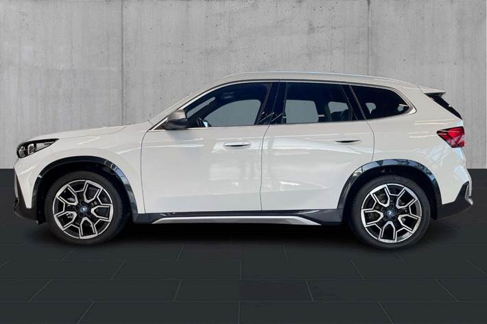 Hvid BMW iX1 fra 2023