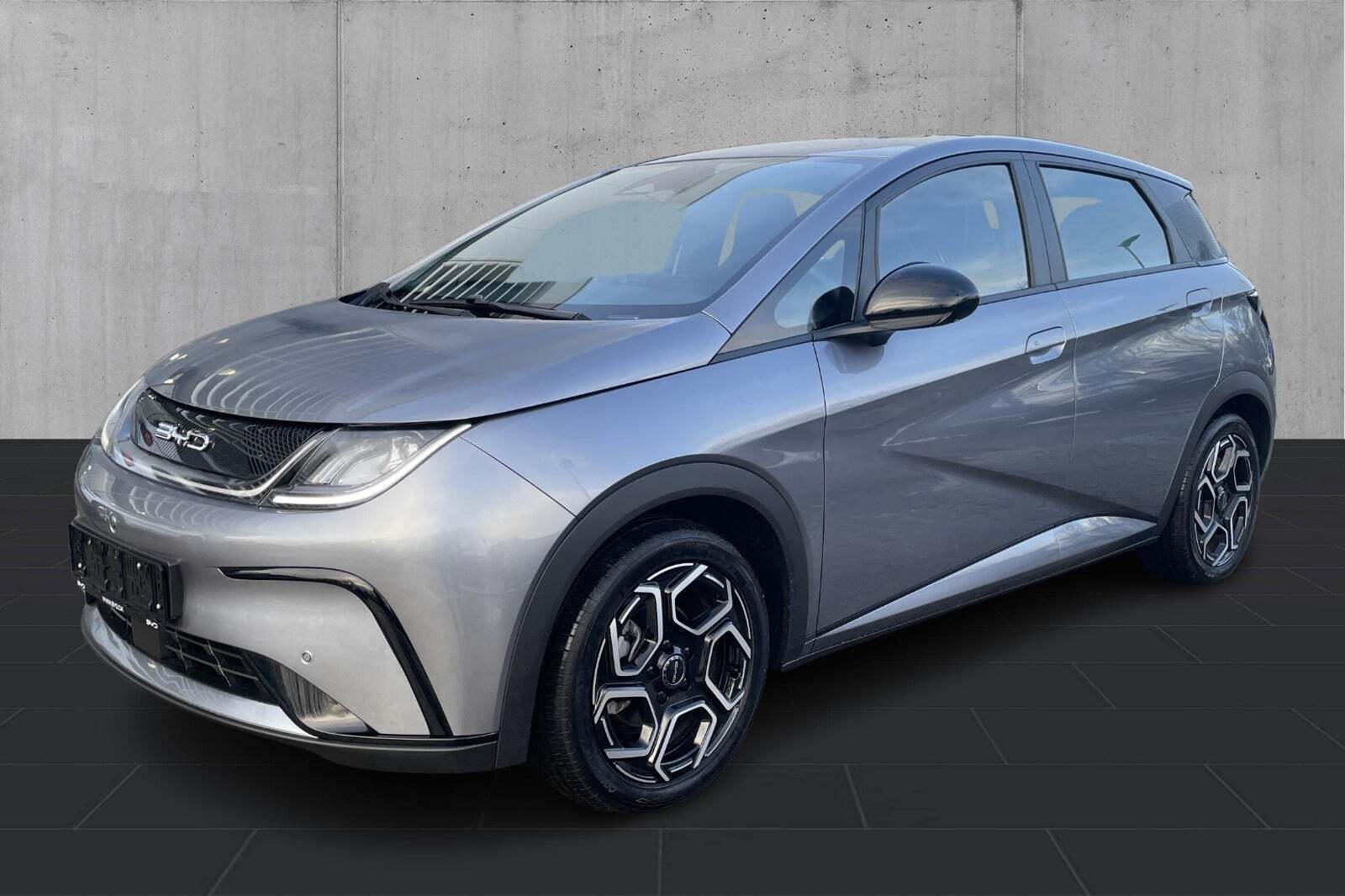 Grå BYD Dolphin fra 2023