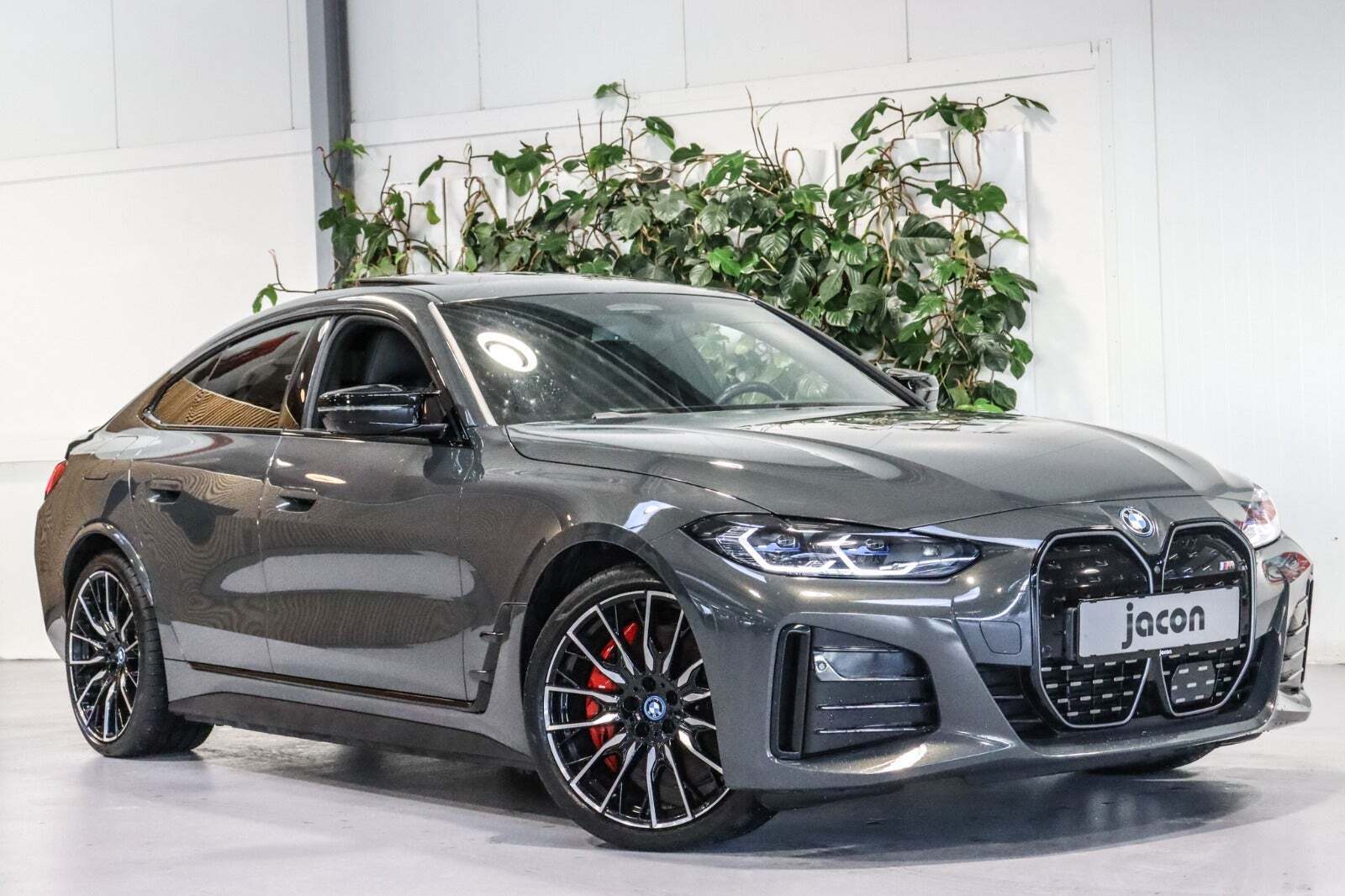 Grå BMW i4 fra 2023