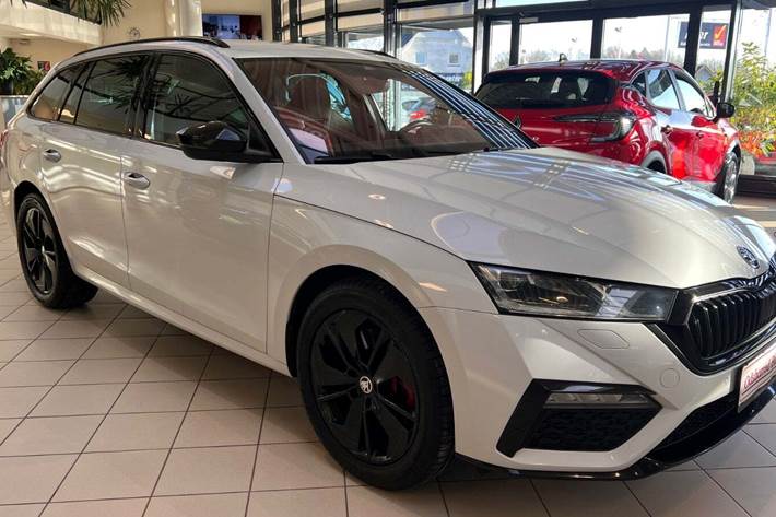 Hvid Skoda Octavia fra 2021