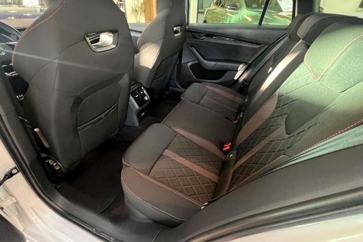 Hvid Skoda Octavia fra 2021
