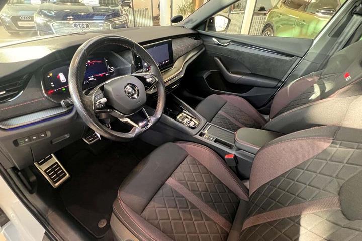 Hvid Skoda Octavia fra 2021