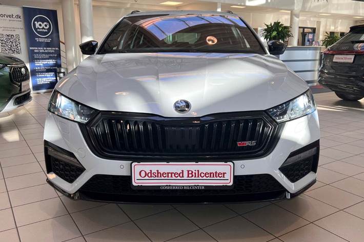 Hvid Skoda Octavia fra 2021