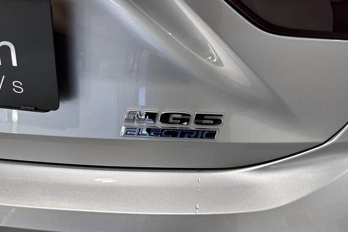 Grå MG MG5 Electric fra 2022