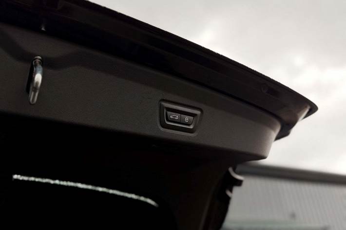 Sort BMW i4 fra 2023