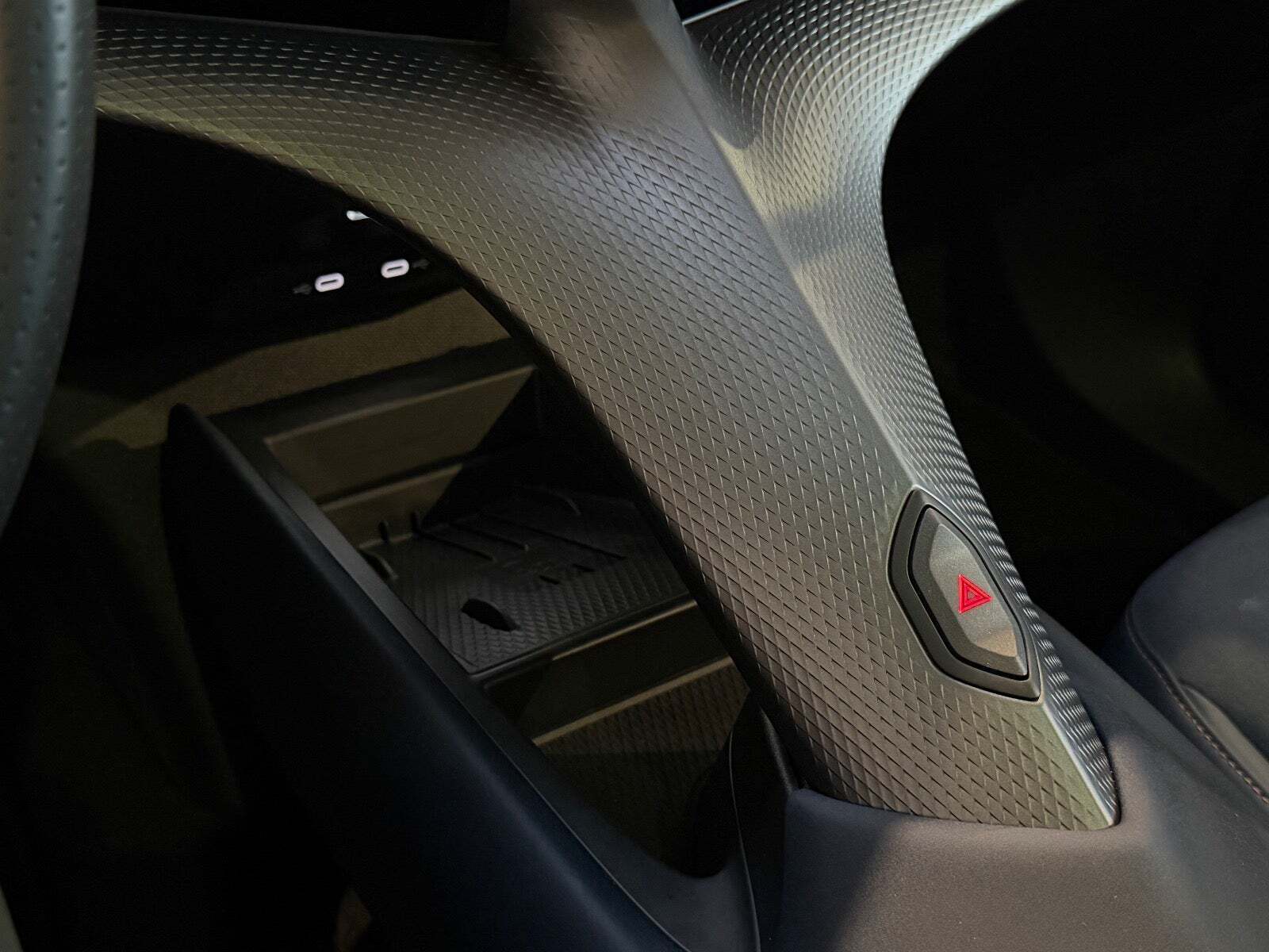 Grå Cupra Tavascan fra 2025