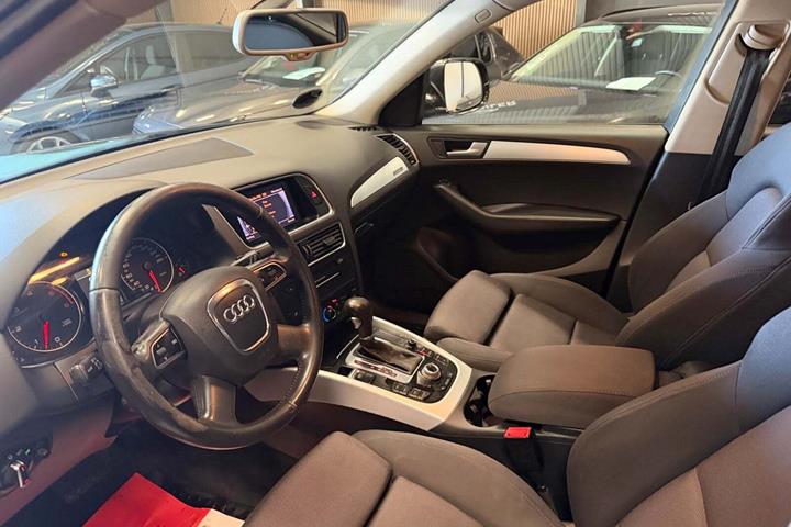 Grå Audi Q5 fra 2012