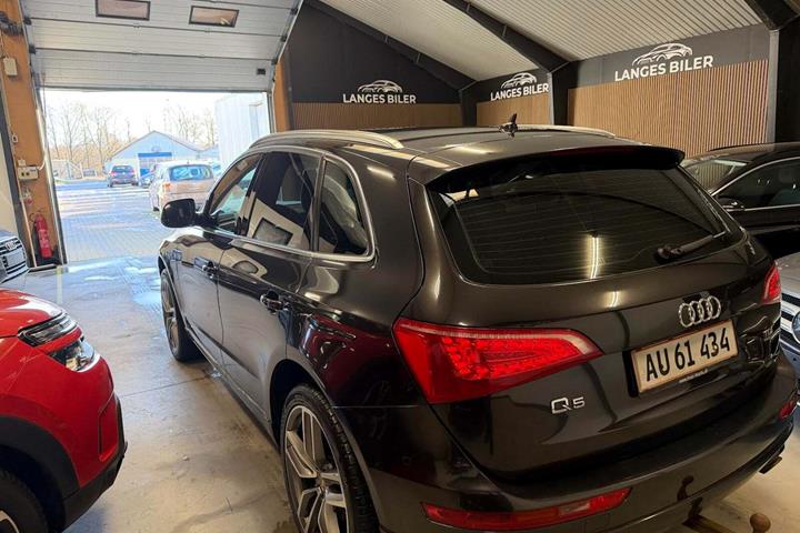 Grå Audi Q5 fra 2012