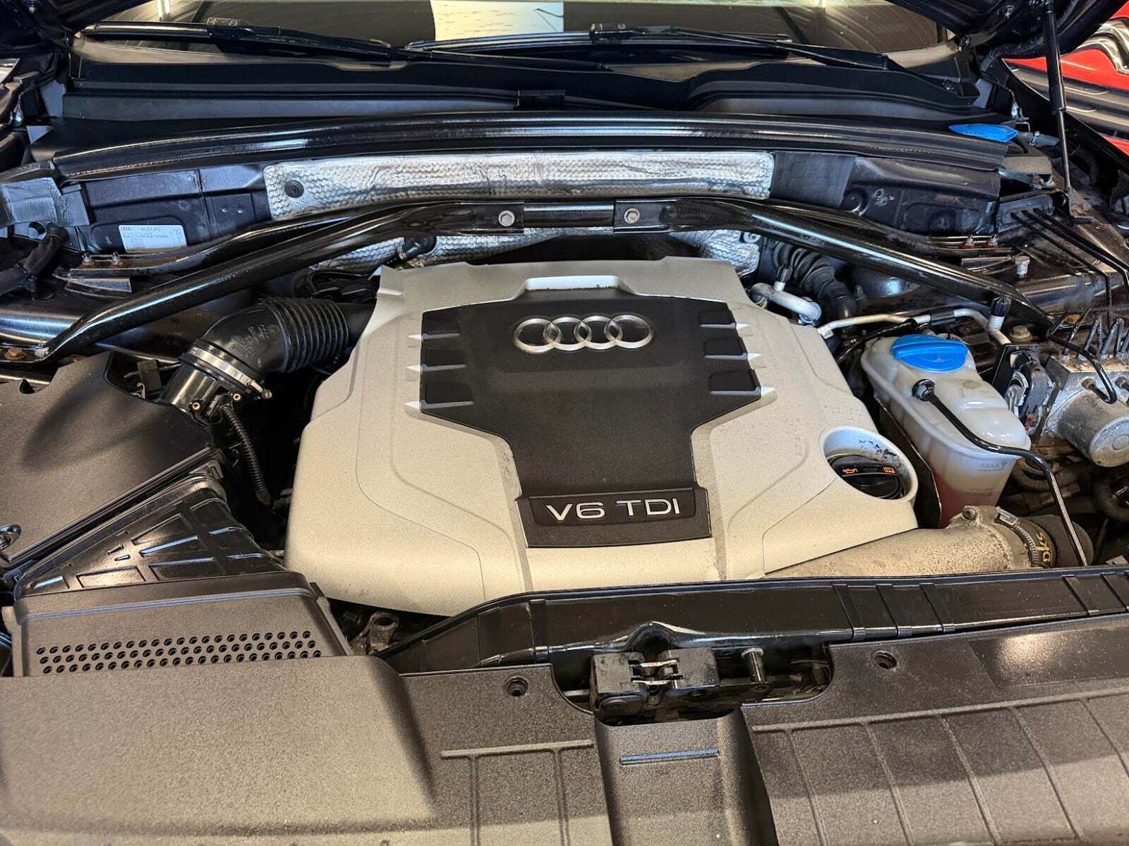 Grå Audi Q5 fra 2012