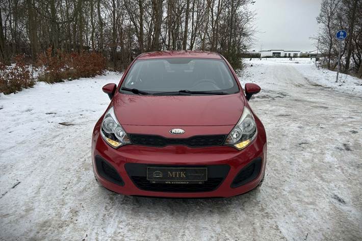 Grå Kia Rio fra 2013