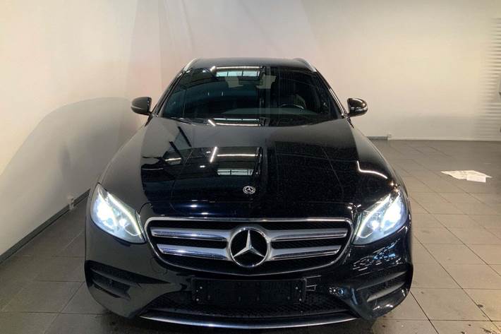 Sort Mercedes E220 d fra 2016