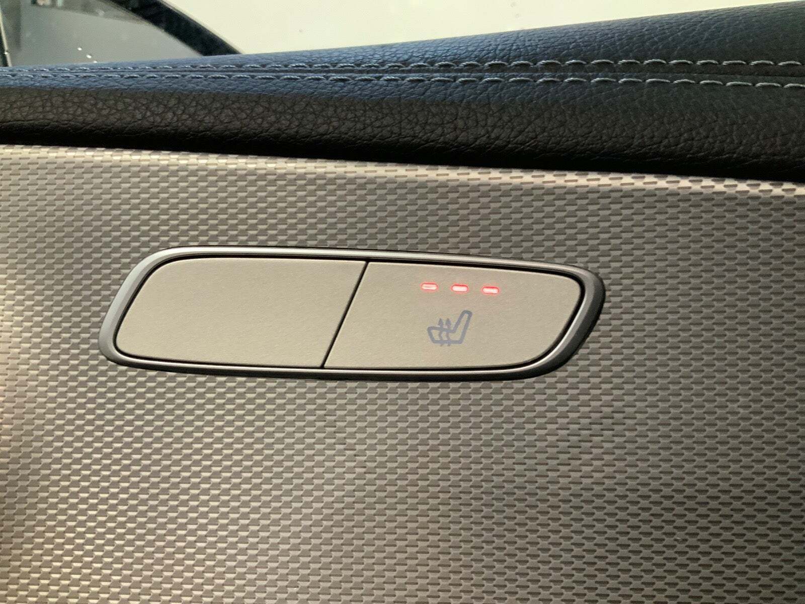 Sort Mercedes E220 d fra 2016