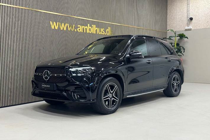 Sort Mercedes GLE350 de fra 2024 set udefra