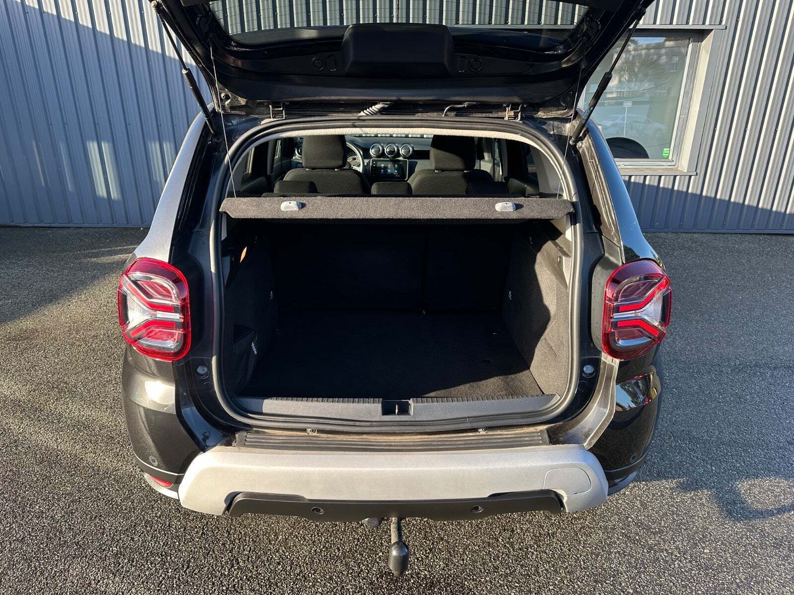 Sort Dacia Duster fra 2021