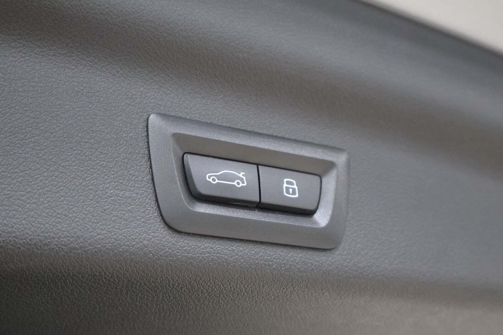 Sølv BMW iX1 fra 2023