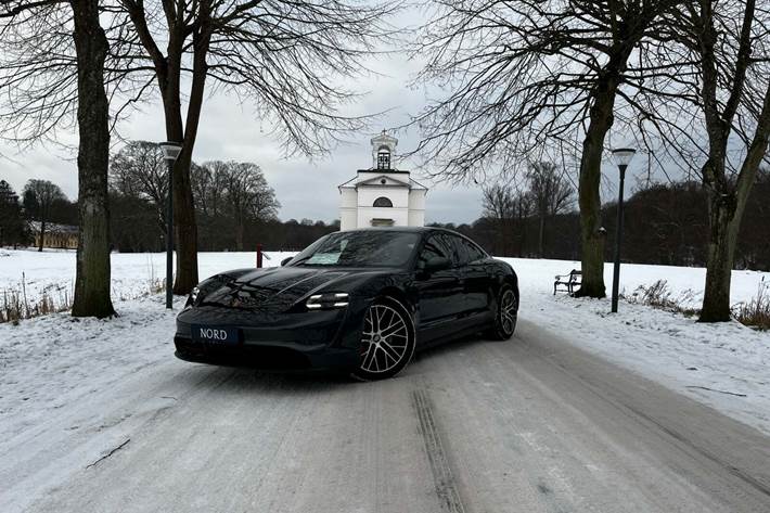 Grå Porsche Taycan 4S fra 2021