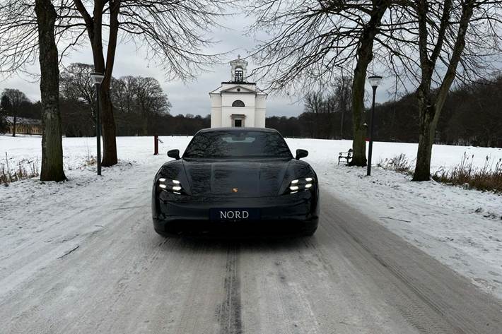 Grå Porsche Taycan 4S fra 2021