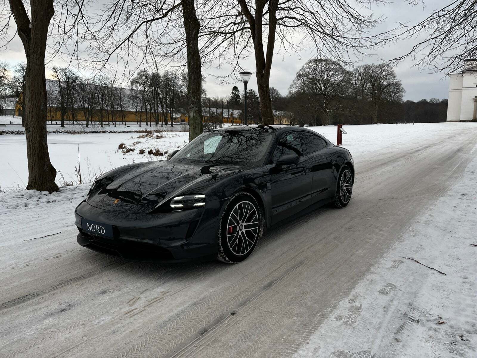 Grå Porsche Taycan 4S fra 2021