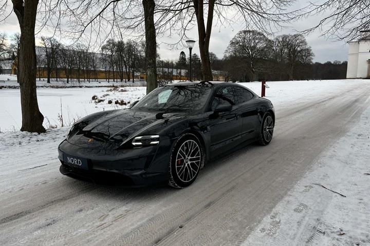 Grå Porsche Taycan 4S fra 2021