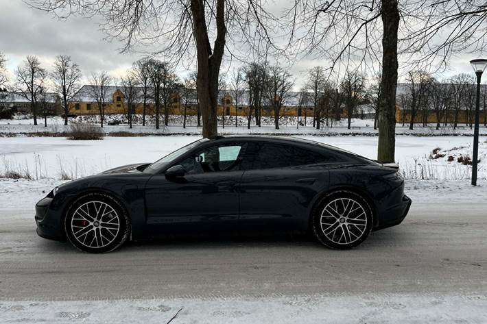 Grå Porsche Taycan 4S fra 2021