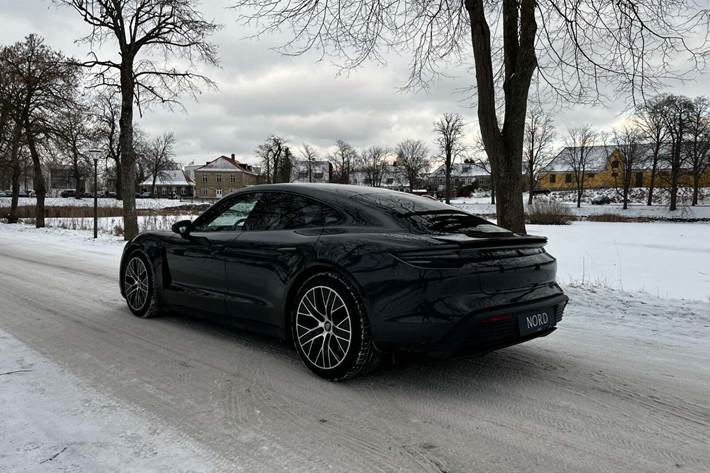 Grå Porsche Taycan 4S fra 2021