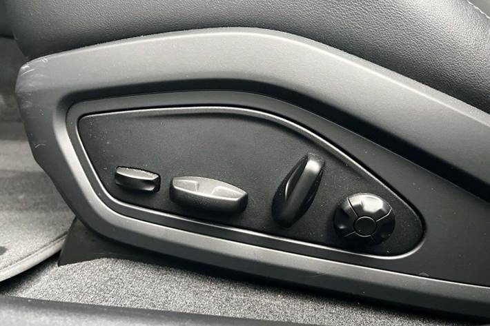Grå Porsche Taycan 4S fra 2021