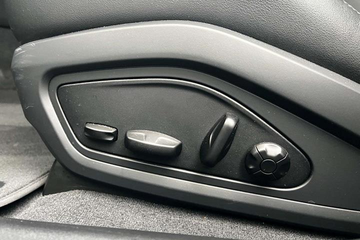 Grå Porsche Taycan 4S fra 2021