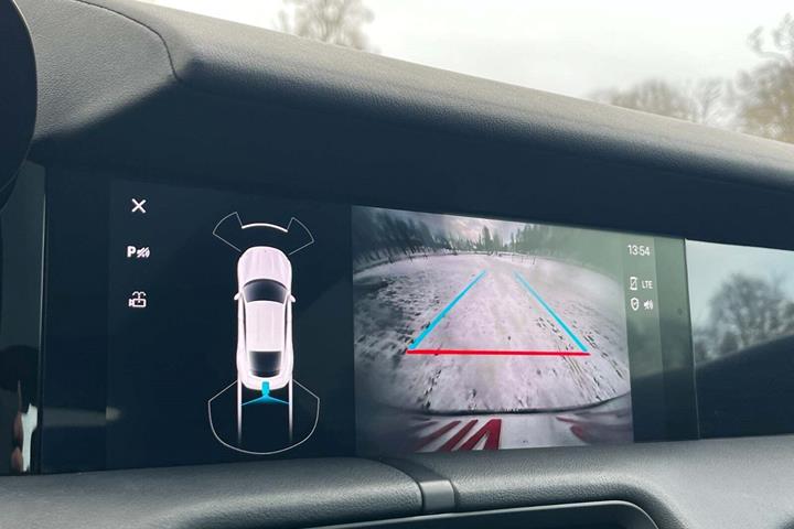 Grå Porsche Taycan 4S fra 2021