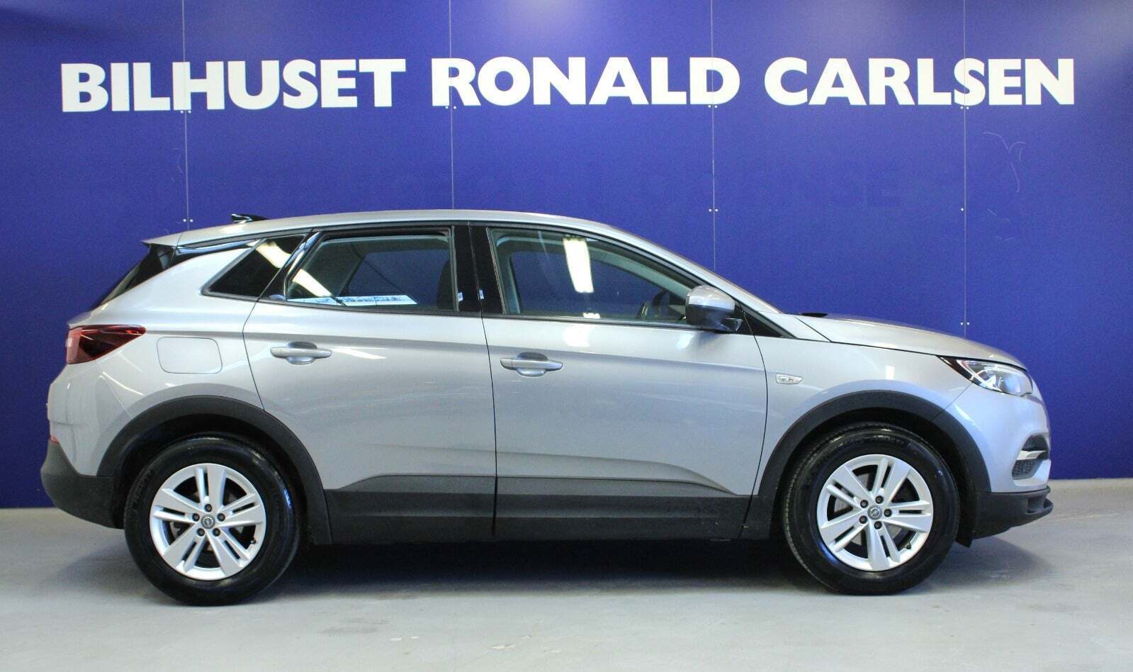 Sølv Opel Grandland X fra 2019