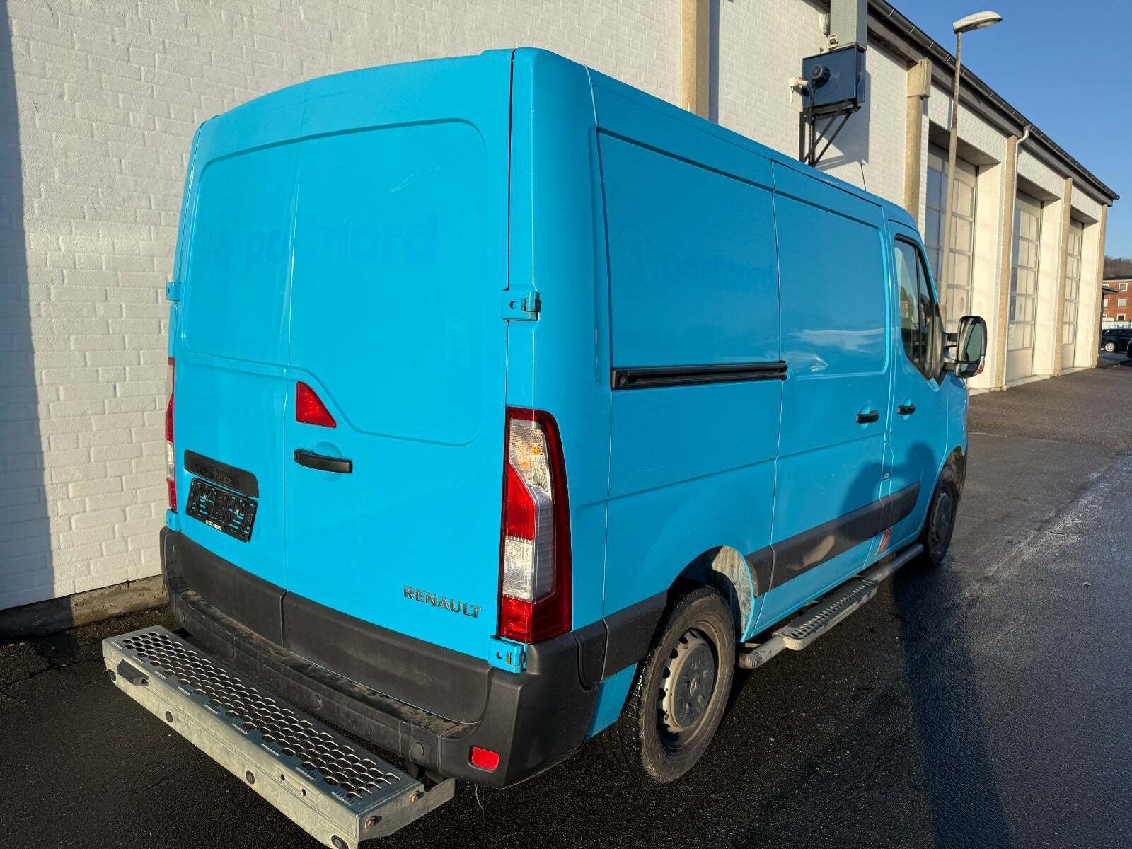Blå Renault Master IV T33 fra 2019