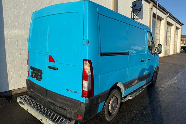Blå Renault Master IV T33 fra 2019