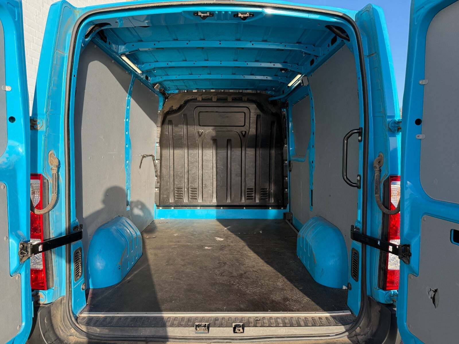 Blå Renault Master IV T33 fra 2019