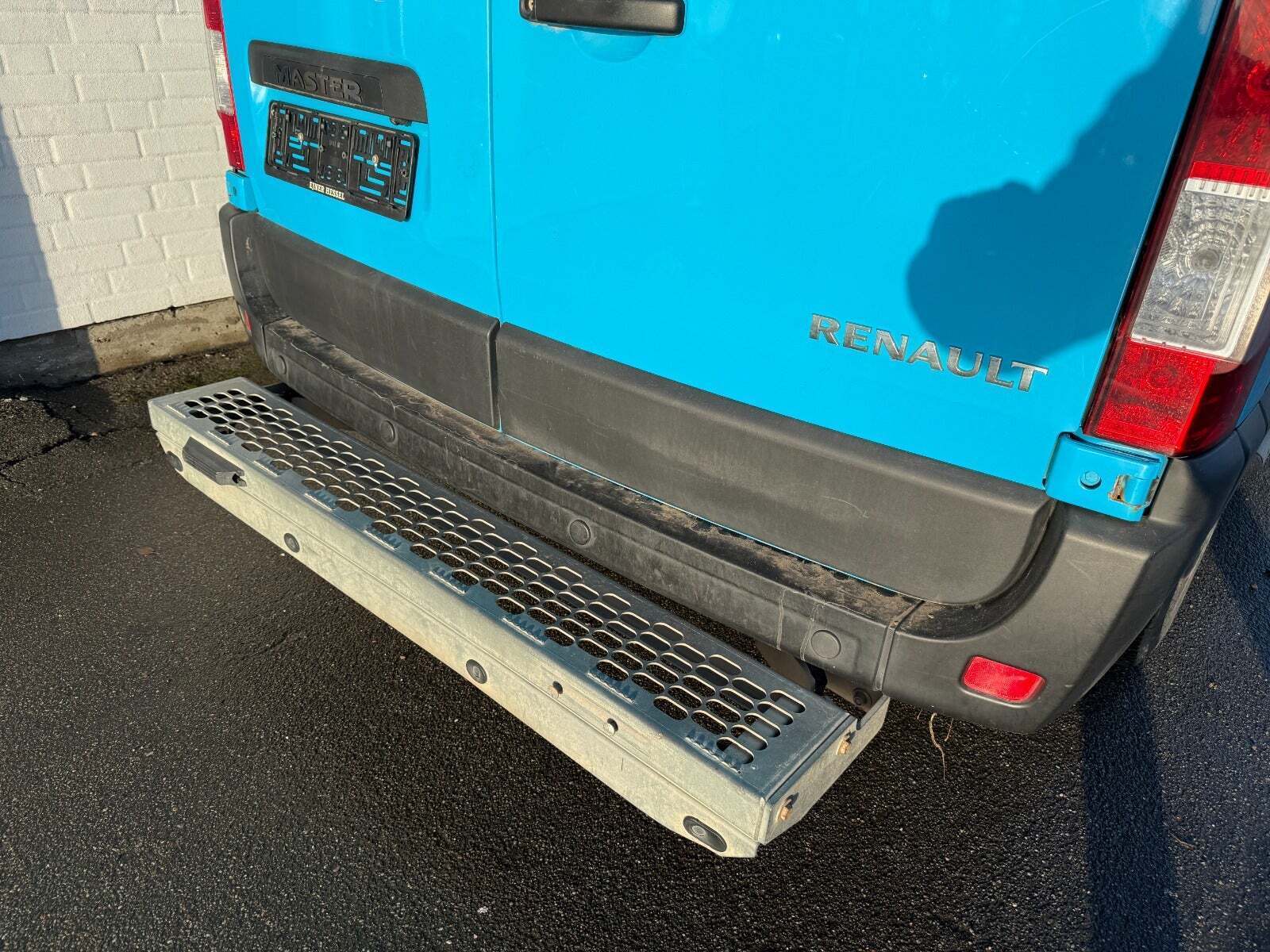 Blå Renault Master IV T33 fra 2019