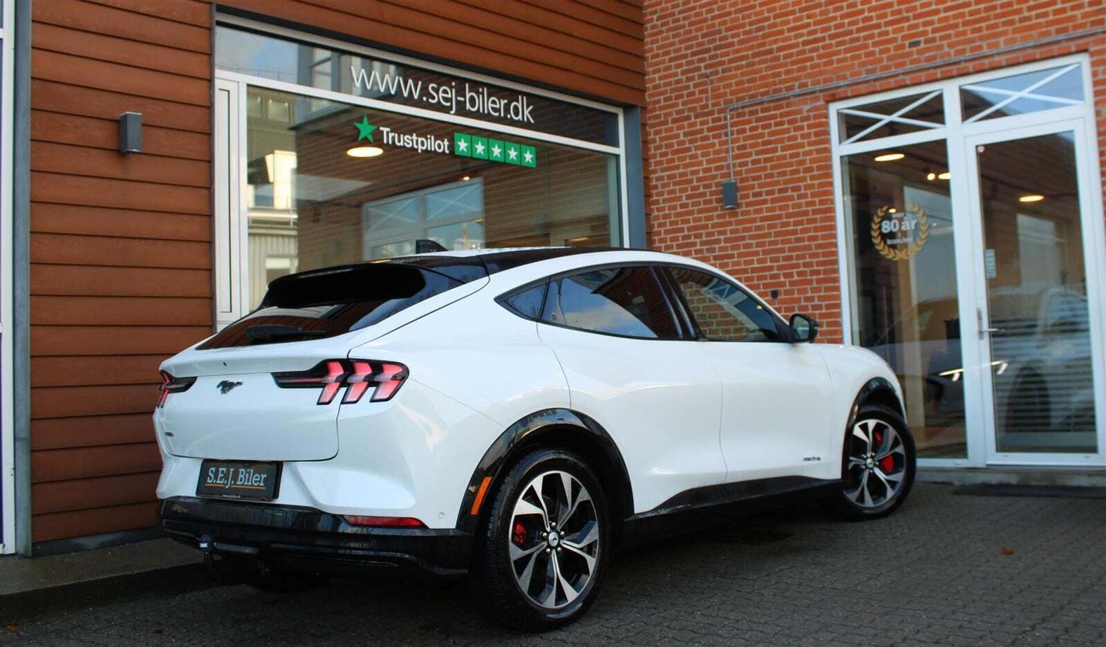 Hvid Ford Mustang Mach-E fra 2023