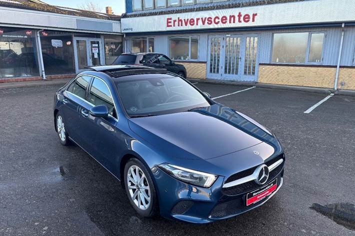 Blå Mercedes A200 fra 2020 set udefra