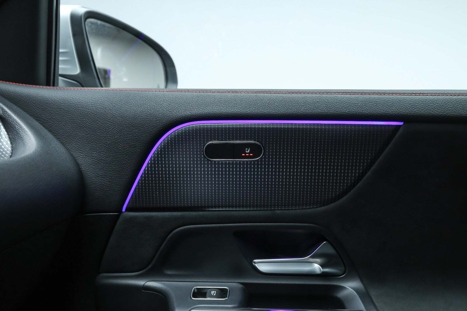 Sølv Mercedes EQA350 fra 2022