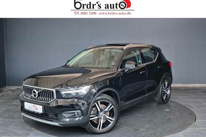 Sort Volvo XC40 fra 2021 set udefra