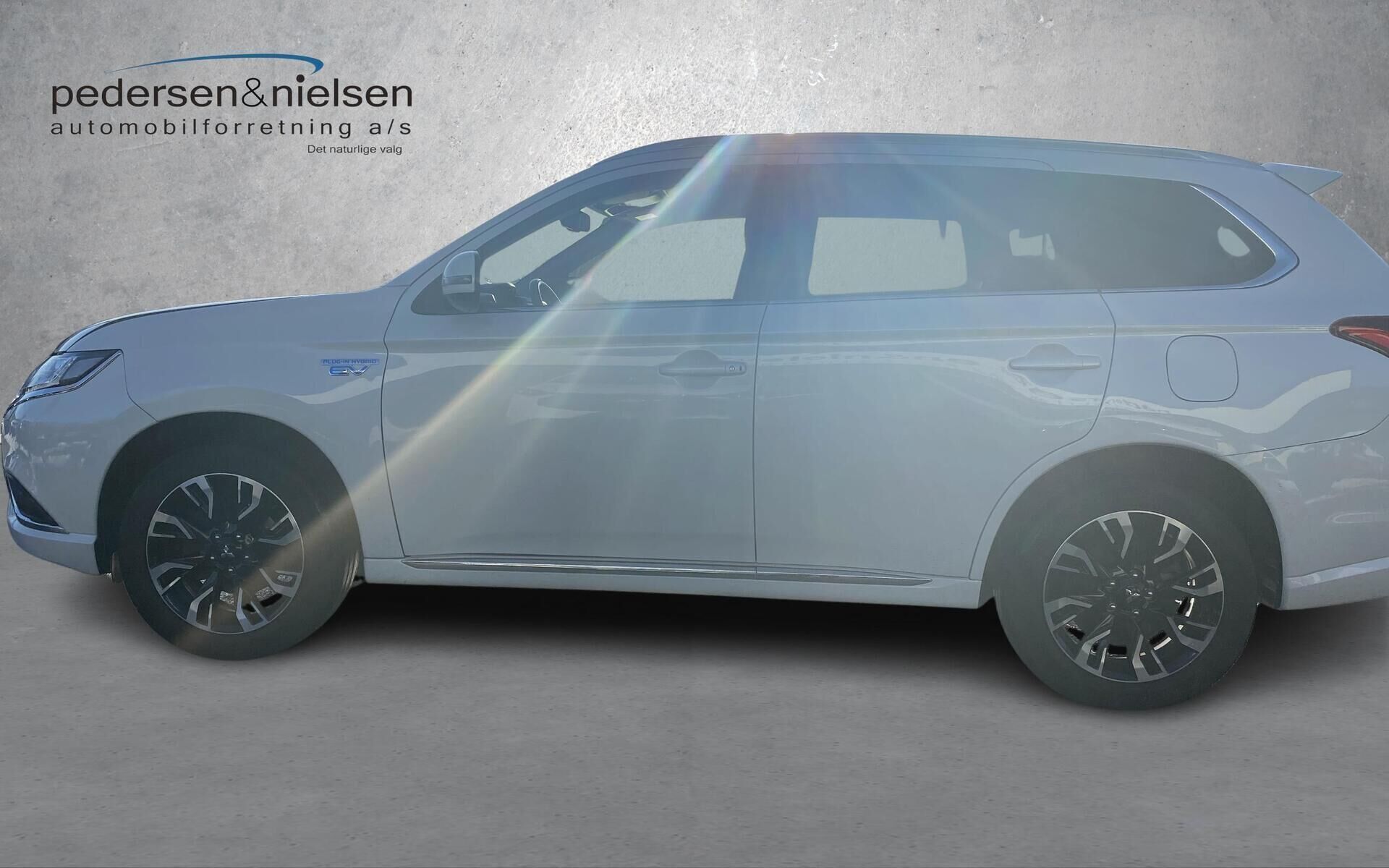 Mitsubishi Outlander 2,4 PHEV  Plugin-hybrid Inform+ 4WD 224HK 5d 6g Trinl. Gear