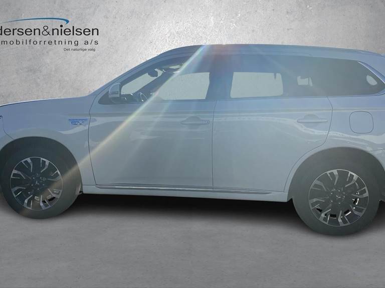 Mitsubishi Outlander 2,4 PHEV Plugin-hybrid Inform+ 4WD 224HK 5d 6g Trinl. Gear