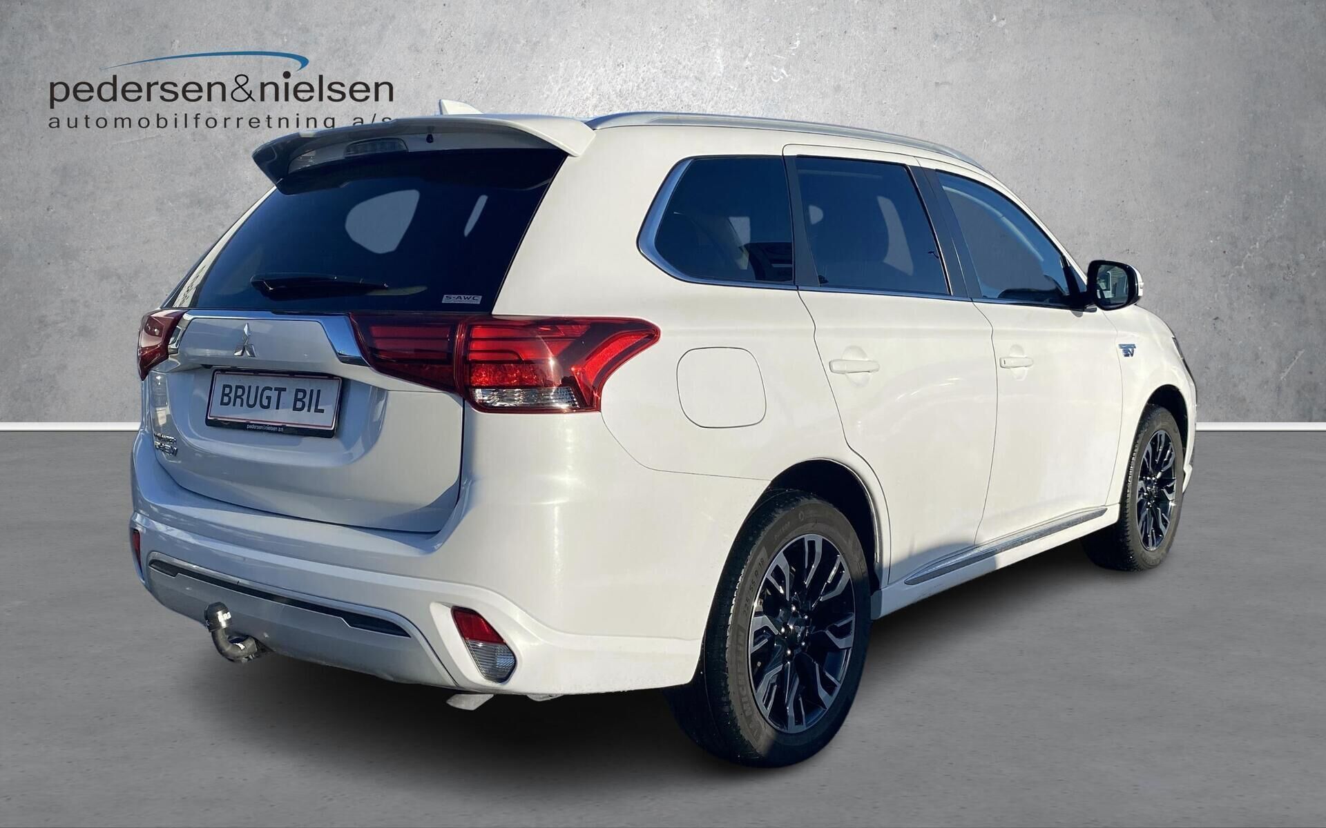 Mitsubishi Outlander 2,4 PHEV  Plugin-hybrid Inform+ 4WD 224HK 5d 6g Trinl. Gear