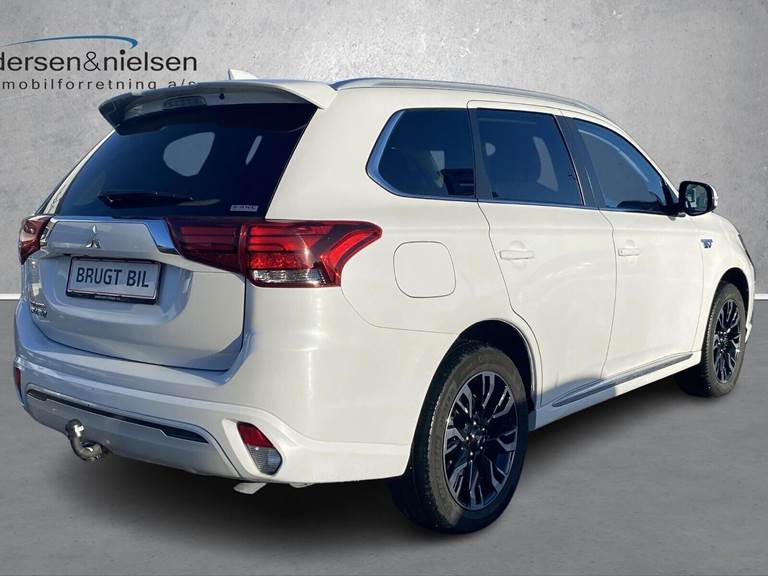 Mitsubishi Outlander 2,4 PHEV Plugin-hybrid Inform+ 4WD 224HK 5d 6g Trinl. Gear