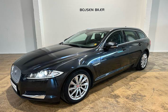 Sort Jaguar XF fra 2014